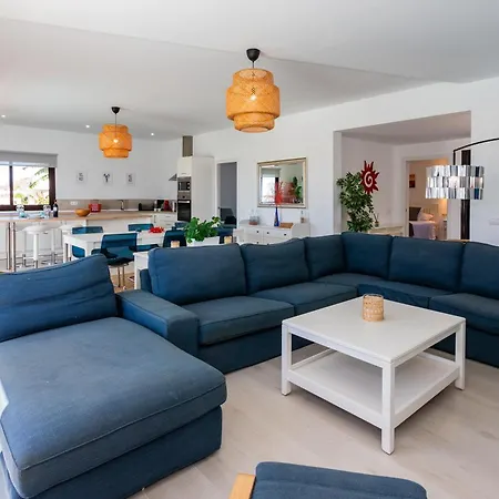 Willa Remarkable 5-bed In *