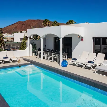 Remarkable 5-bed In Playa Blanca (Lanzarote)