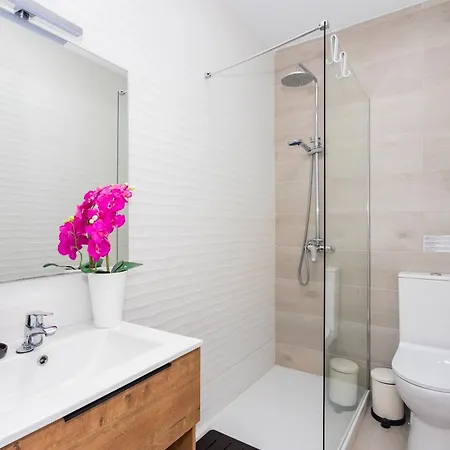 Remarkable 5-bed In Playa Blanca (Lanzarote)