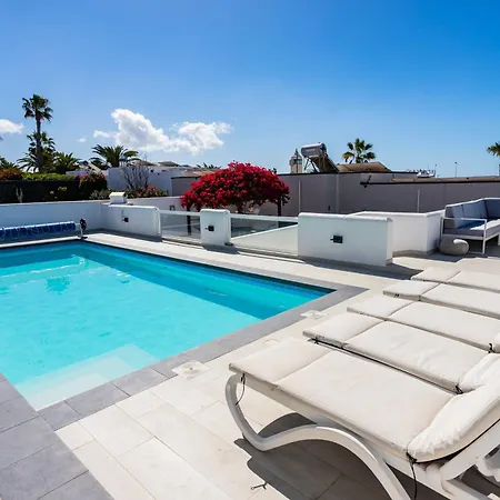 Remarkable 5-bed In Willa *