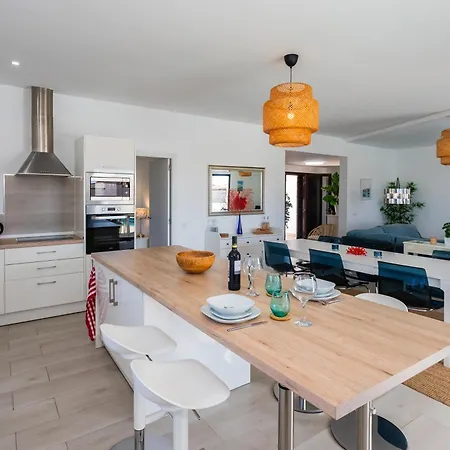 Remarkable 5-bed In * Playa Blanca
