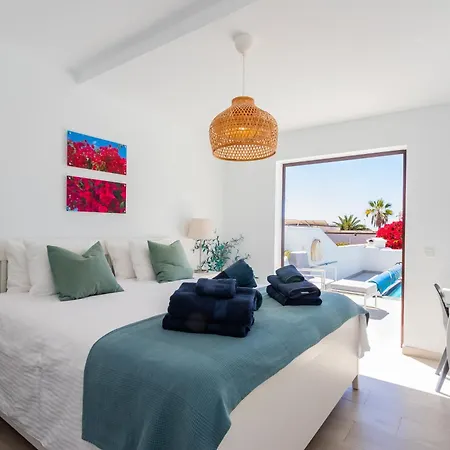 Villa Remarkable 5-bed In Playa Blanca