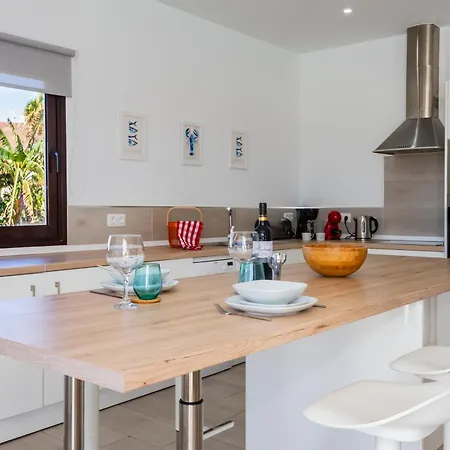 Remarkable 5-bed In Playa Blanca