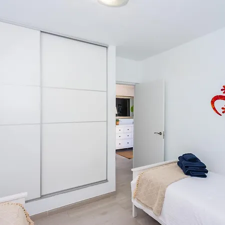 Villa Remarkable 5-bed In Playa Blanca (Lanzarote)